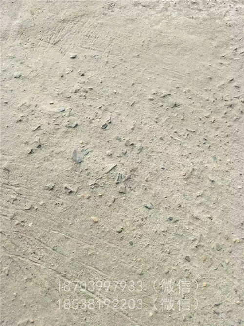 水泥路面起砂修補料如何處理底面呢？